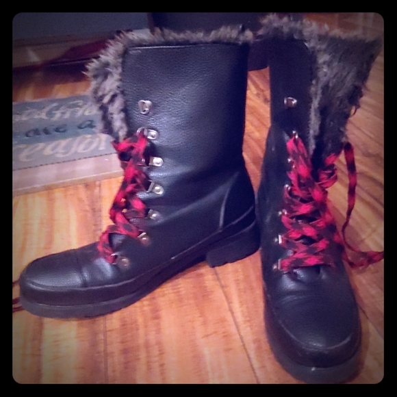 Black lace up hiking boots - Picture 1 of 8